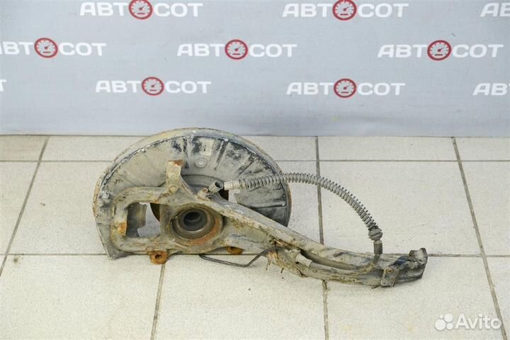 Кулак передний левый VW Touareg 7L 20032010