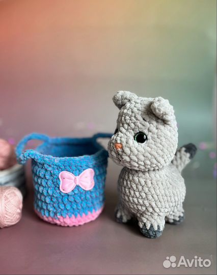 Мягкая игрушка кот в сумке/вязанный ручная работа