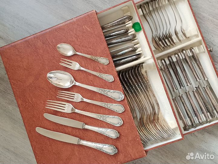 Набор столовых приборов на 12 персон