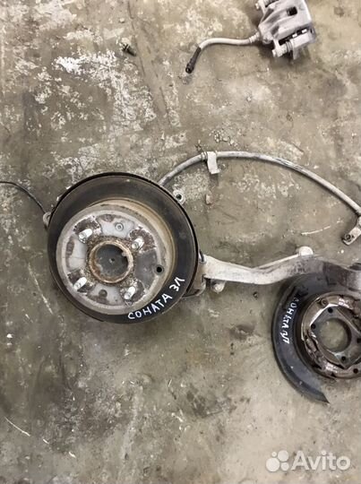 Кулак задний левый hyundai sonata