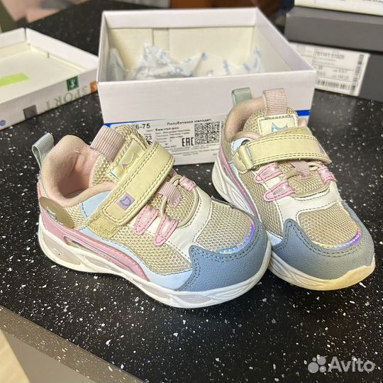 Кроссовки для девочки светящиеся 23