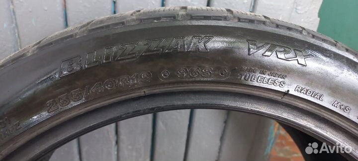 Bridgestone Blizzak VRX 255/40 R19