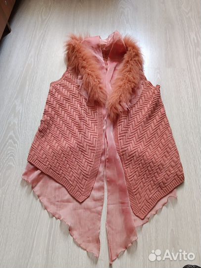 Безрукавка вязаная