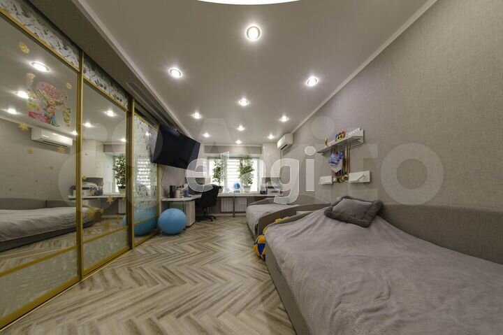 4-к. квартира, 200 м², 8/10 эт.