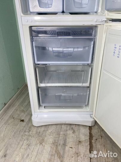 Холодильник Indesit
