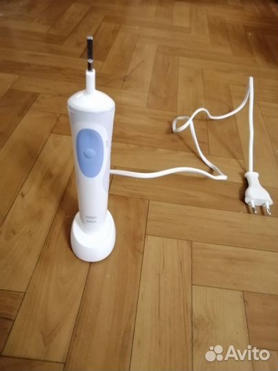 Электронная зубная щетка Oral b