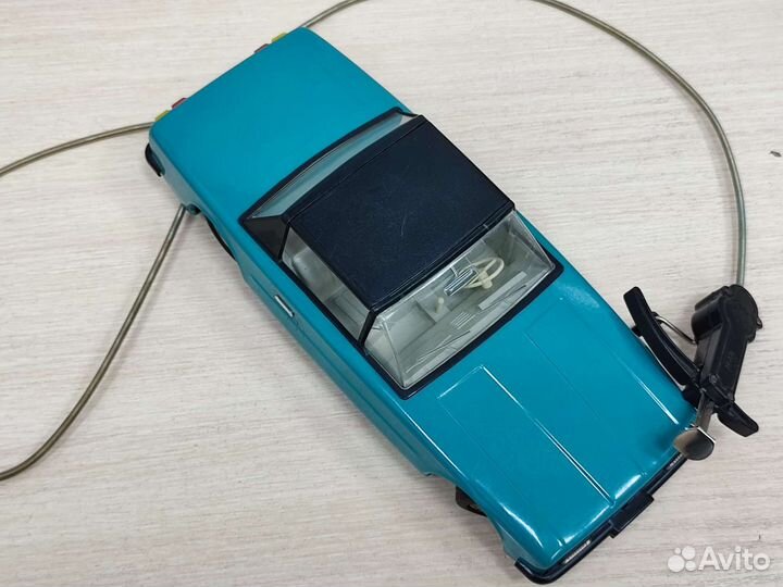 Игрушка машинка на тросике СССР