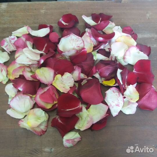 Лепестки роз