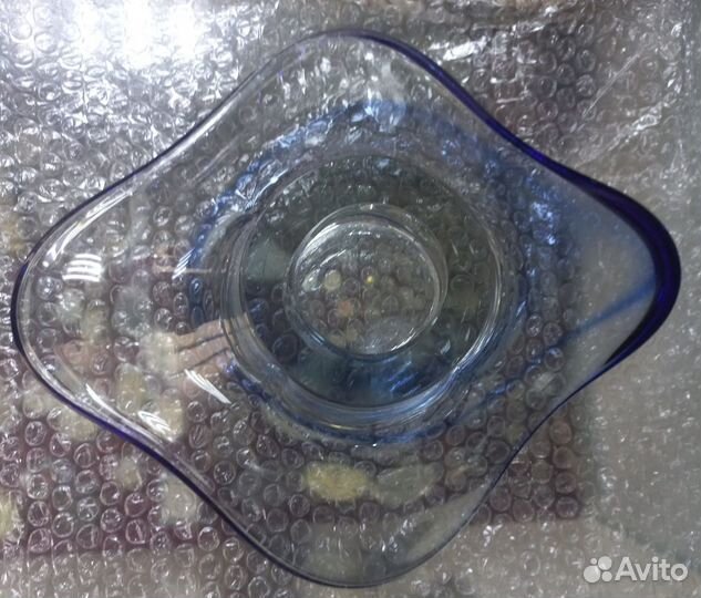 Ваза из синего стекла