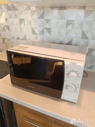 Микроволновая печь Samsung ME81KRW