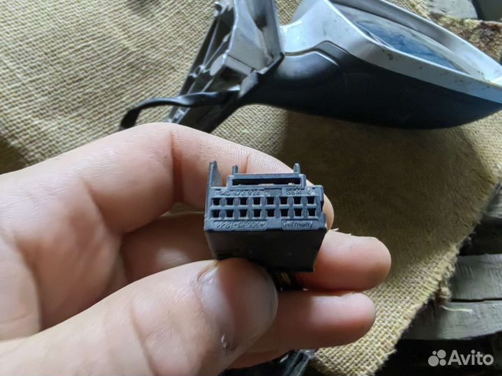 Боковое зеркало Audi A6 C6