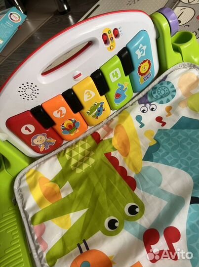 Развивающий коврик fisher price с пианино delux