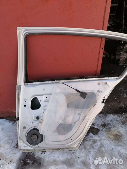 Дверь правая задняя opel astra h