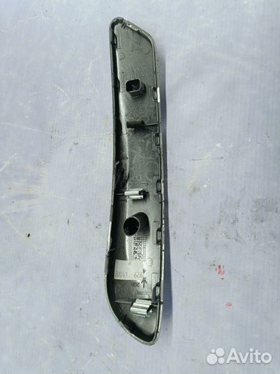 Накладка передней левой ручки Renault Logan 2