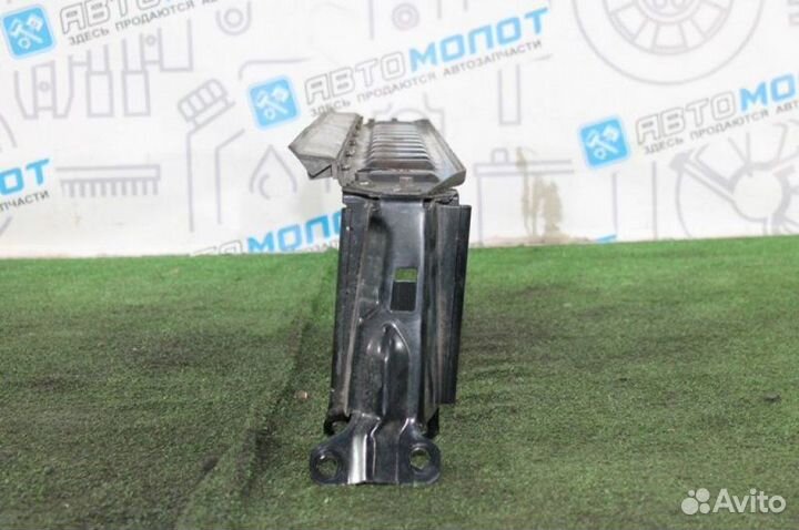 Рамка радиатора Volvo V70 Iii BW