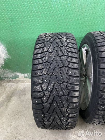 Pirelli Ice Zero 235/45 R17