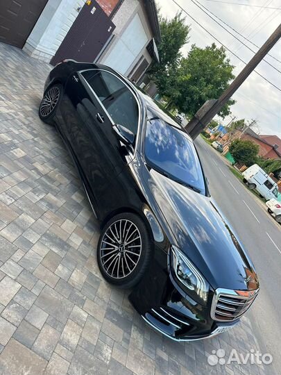 Аренда белого и черного мерседеса W222 long