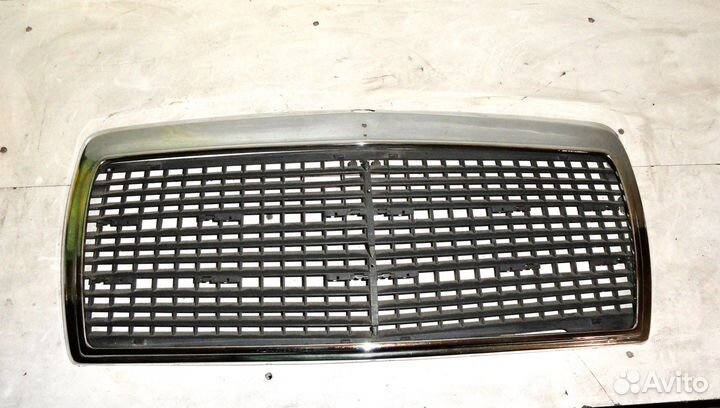 Решетка радиатора Mercedes-Benz W124