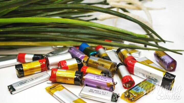 Маленький аккумулятор 3.7v