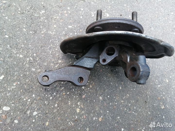 Кулак передний правый Mitsubishi Space Star