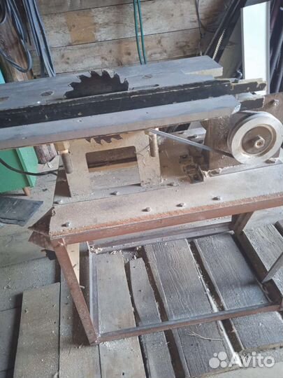 Дерево-обрабатывающий станок