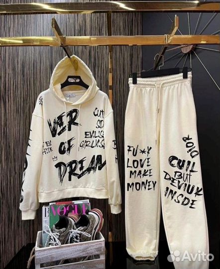 Спортивный костюм женский