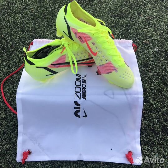 Футбольные бутсы Nike