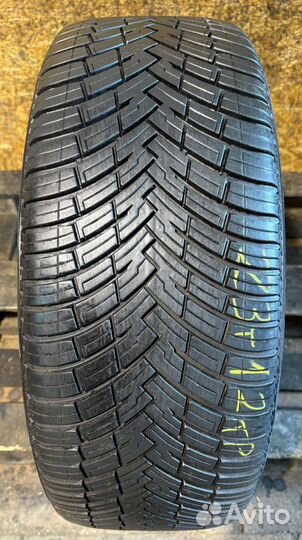 Pirelli Scorpion All Season SF2 235/45 R20