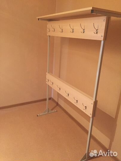 Вешалка для верхней одежды