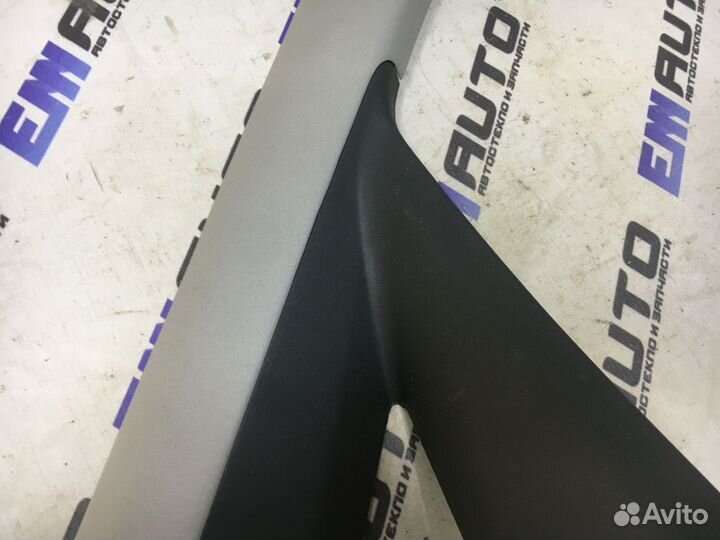 Накладка передней стойки правая Опель Корса D