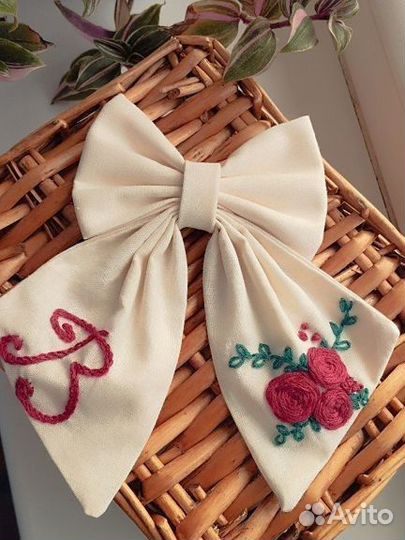 Бантики с вышивкой на 8 марта