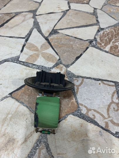 Резистор печки Skoda Fabia хэтчбэк 1.4 BXW 2008