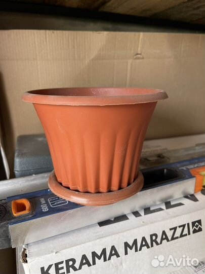 Кашпо горшок для цветов