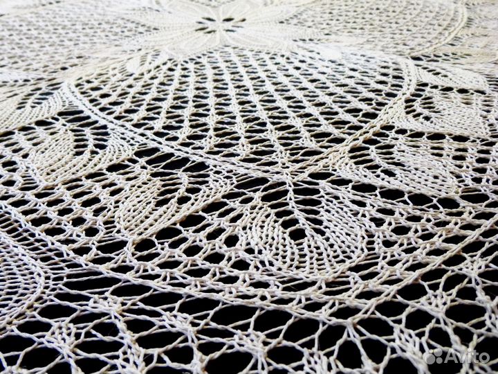 Скатерть вязаная спицами, ажурный цветочный узор