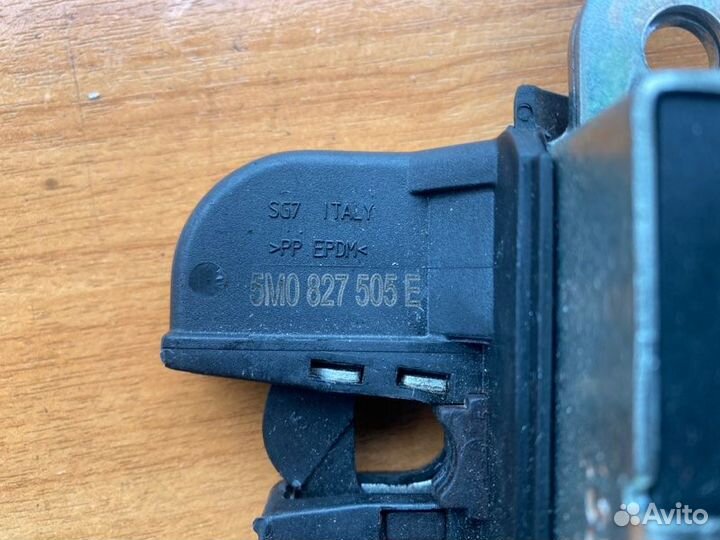 Замок крышки багажника Vw Tiguan cavd 2012