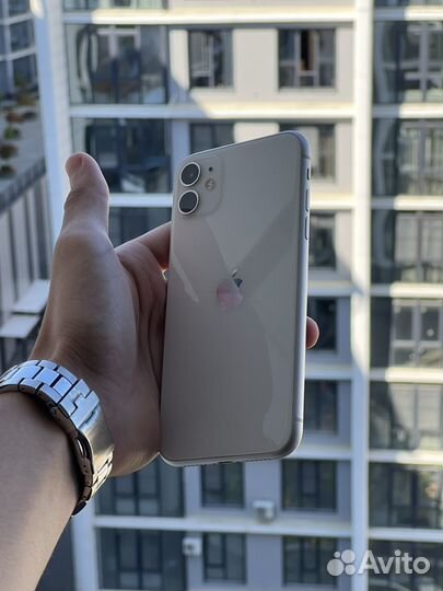 Телефон iPhone 11