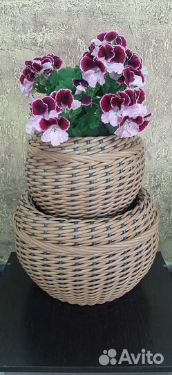 Кашпо из искусственного ротанга