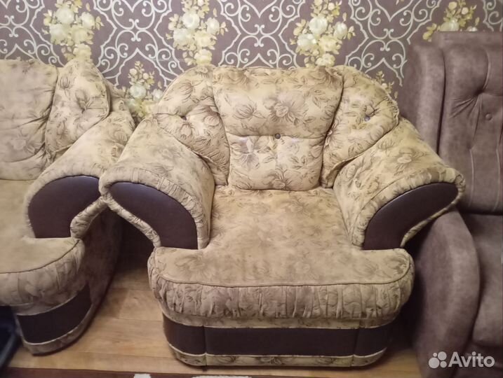 Угловой диван бу и кресло