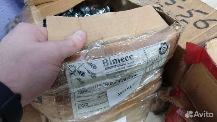 Колесные болты новые