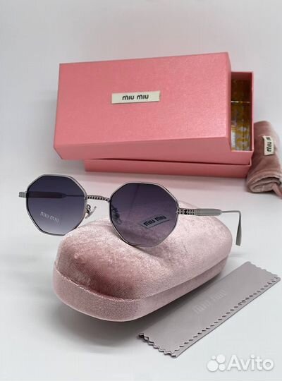Солнцезащитные очки miu miu