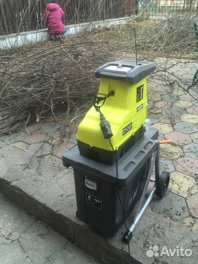 Аренда измельчителя веток садового