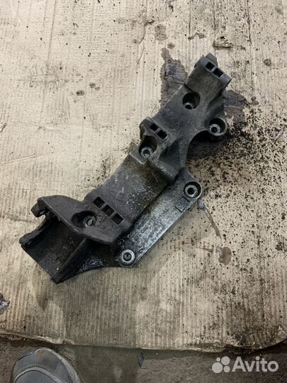 Кронштейн двигателя 1.8т agu