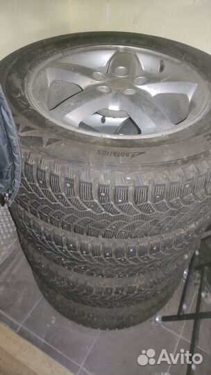 Bridgestone Blizzak Spike-01 235/65 R17