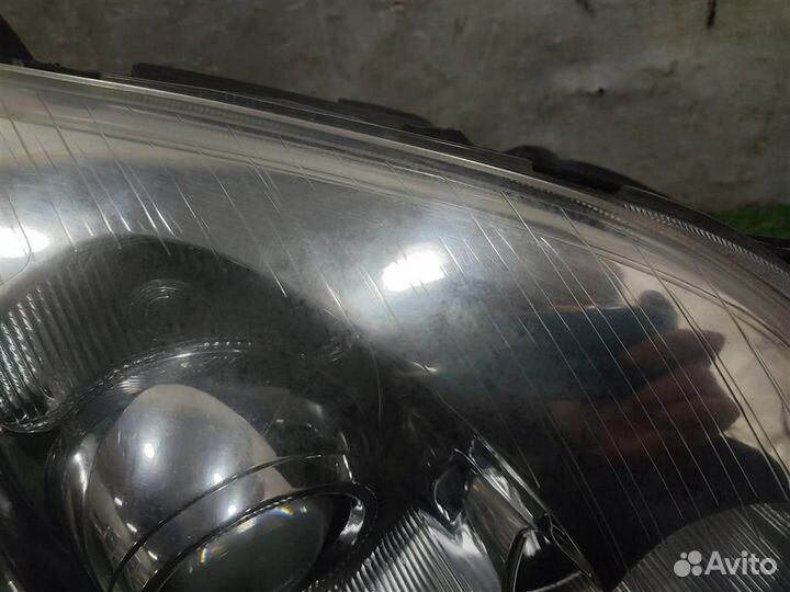 Фара правая Toyota Avensis T25 2004