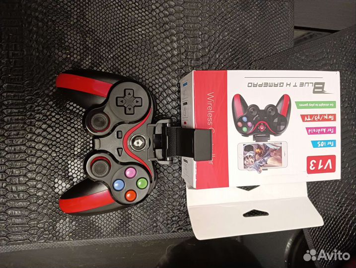 Геймпад с держателем для телефона