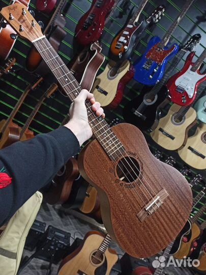 Укулеле баритон flight NUB310 с чехлом (новое)