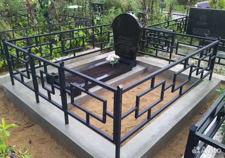 Бетонный цоколь на могиле