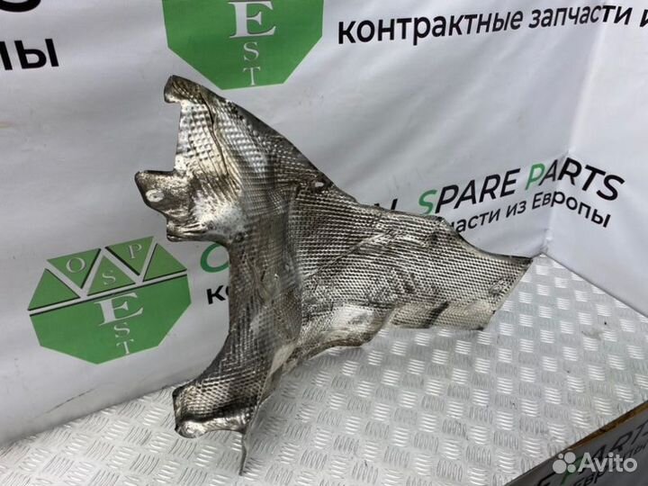 Тепловой экран передний правый Mercedes-Benz