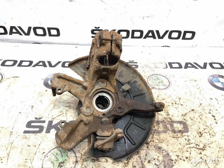 Кулак поворотный передний правый Skoda Octavia A5