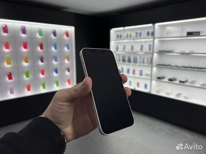 iPhone 12, 64 ГБ